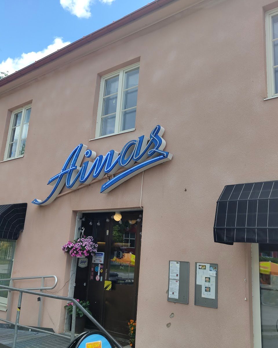 Ainas Café